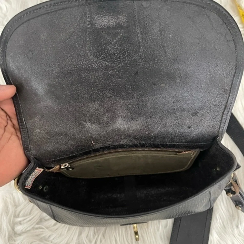 RARE 1980s Dooney & bourke leather saddle bag with RiRi zipper - Picture 7 of 11